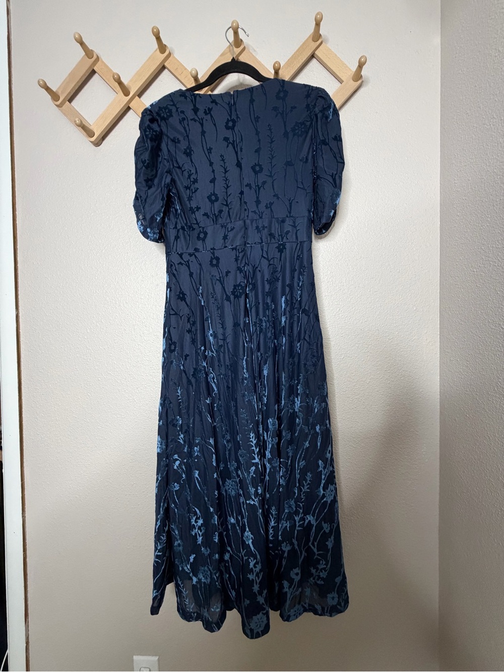 Anthropologie Hutch Puff Sleeve Velvet Navy Blue Floral Dress Sz 4p - Picture 9 of 10